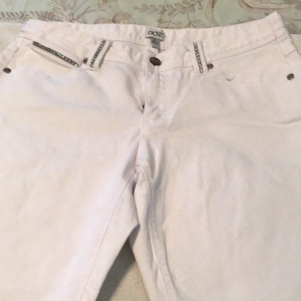 Cache Jeans - Picture 3 of 5